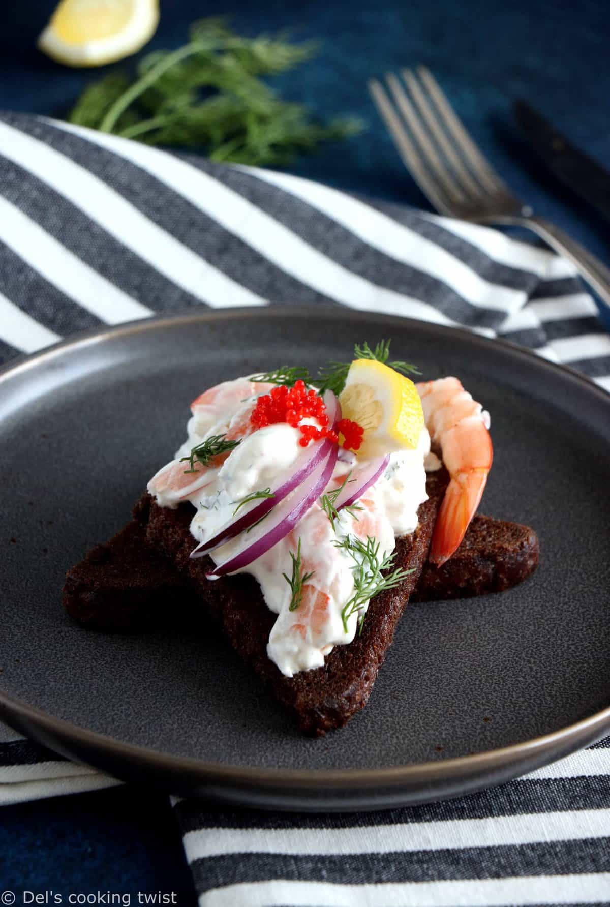 Toast Skagen suédois (toasts aux crevettes)