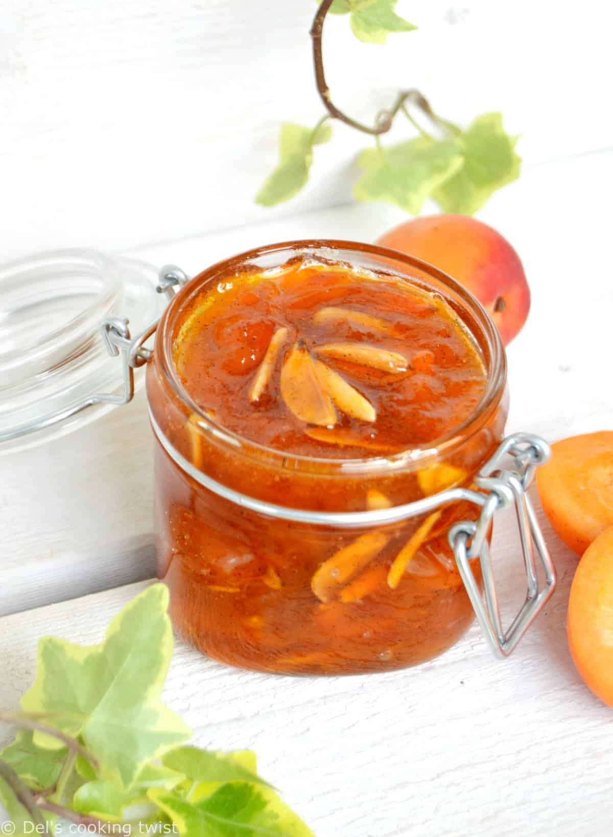 Confiture d'abricots vanillée aux amandes