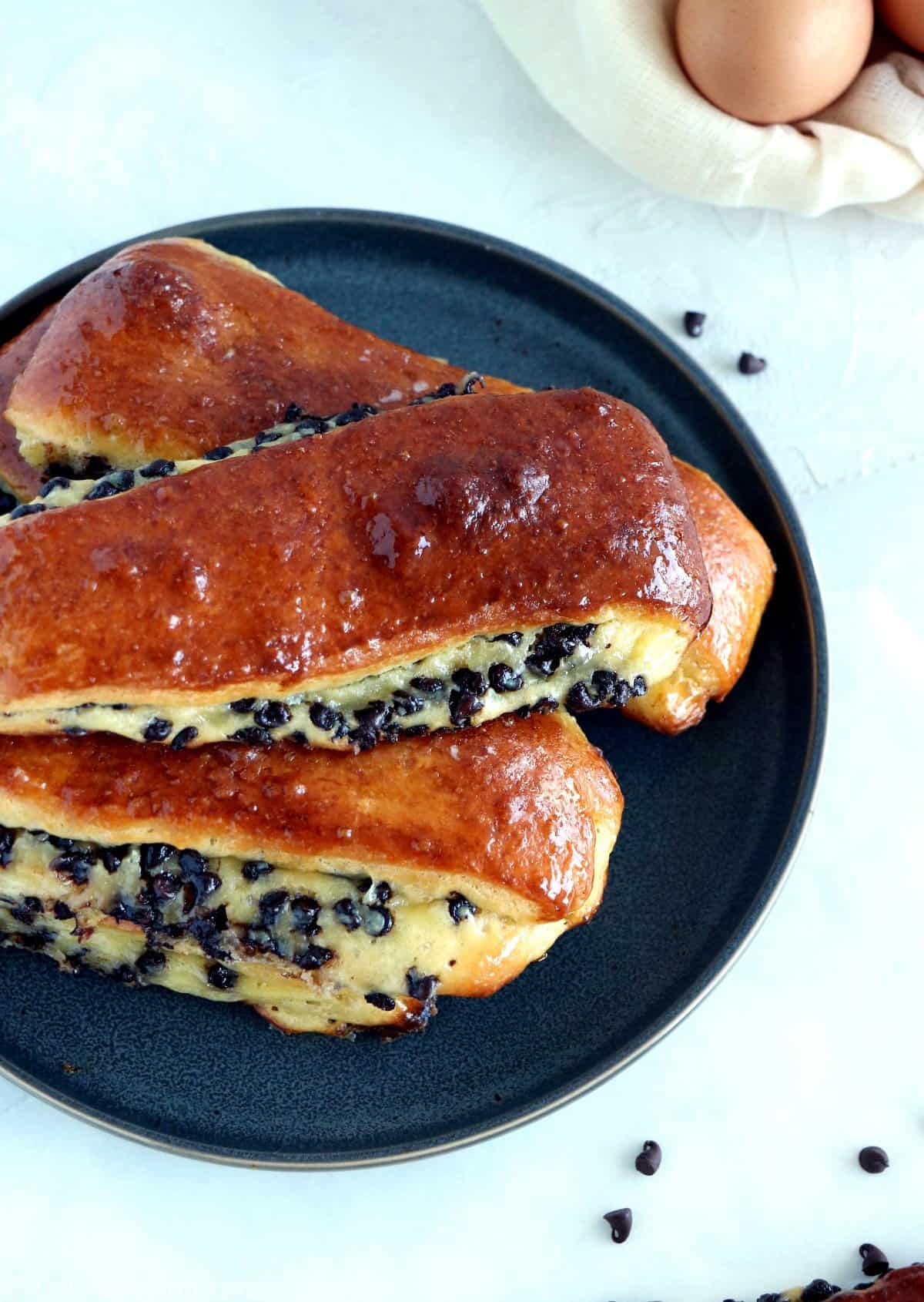 Chocolate Chip Vanilla Custard Brioches (Brioches Suisses) — Del&amp;#39;s ...