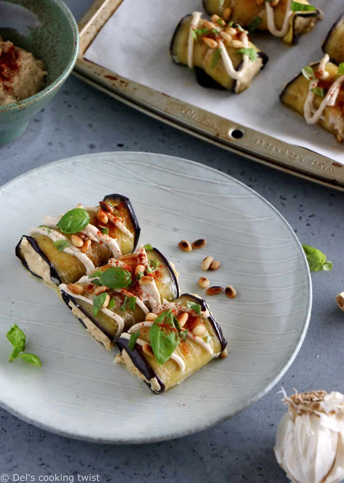 Roulés d'aubergines au houmus à l'aïl rôti