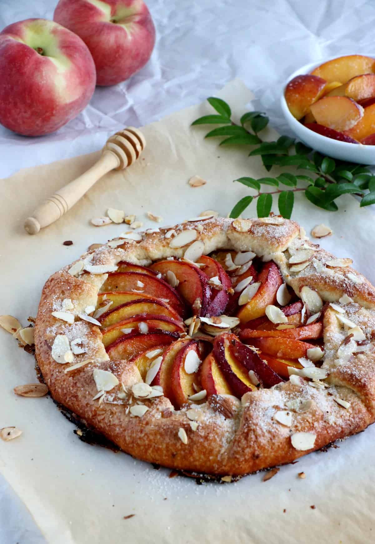 Tarte rustique aux pêches et au miel