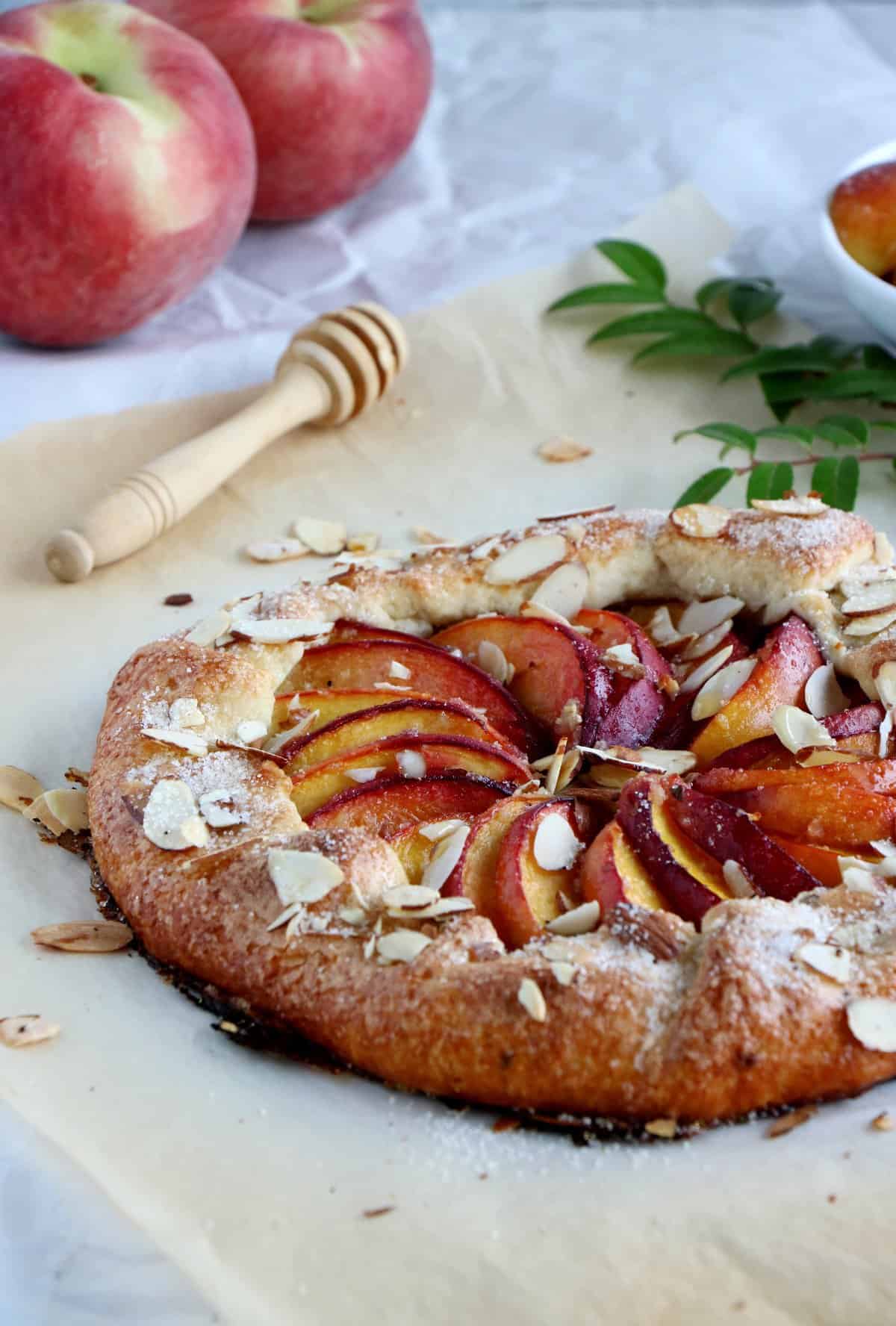 Tarte rustique aux pêches et au miel