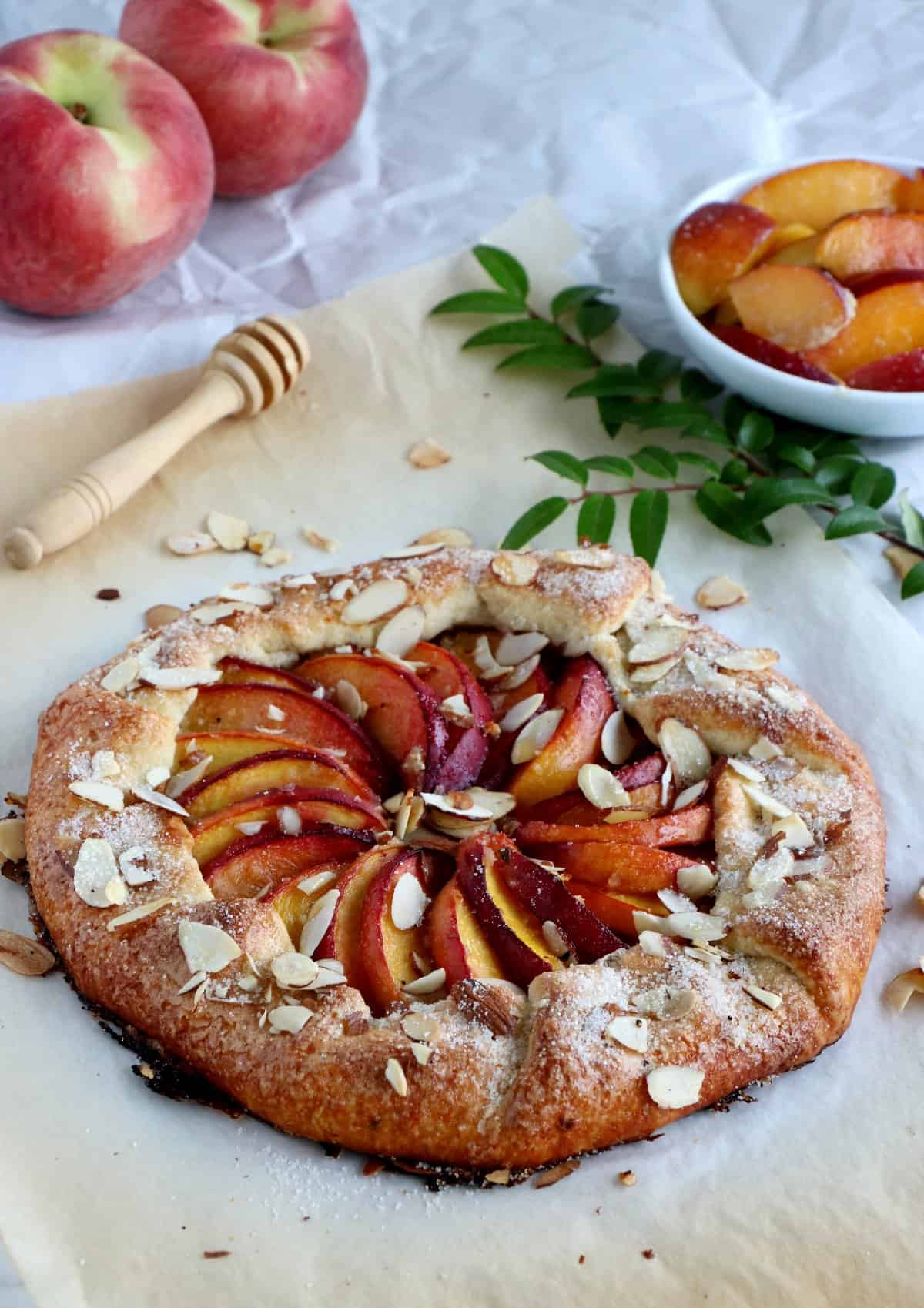 Tarte rustique aux pêches et au miel