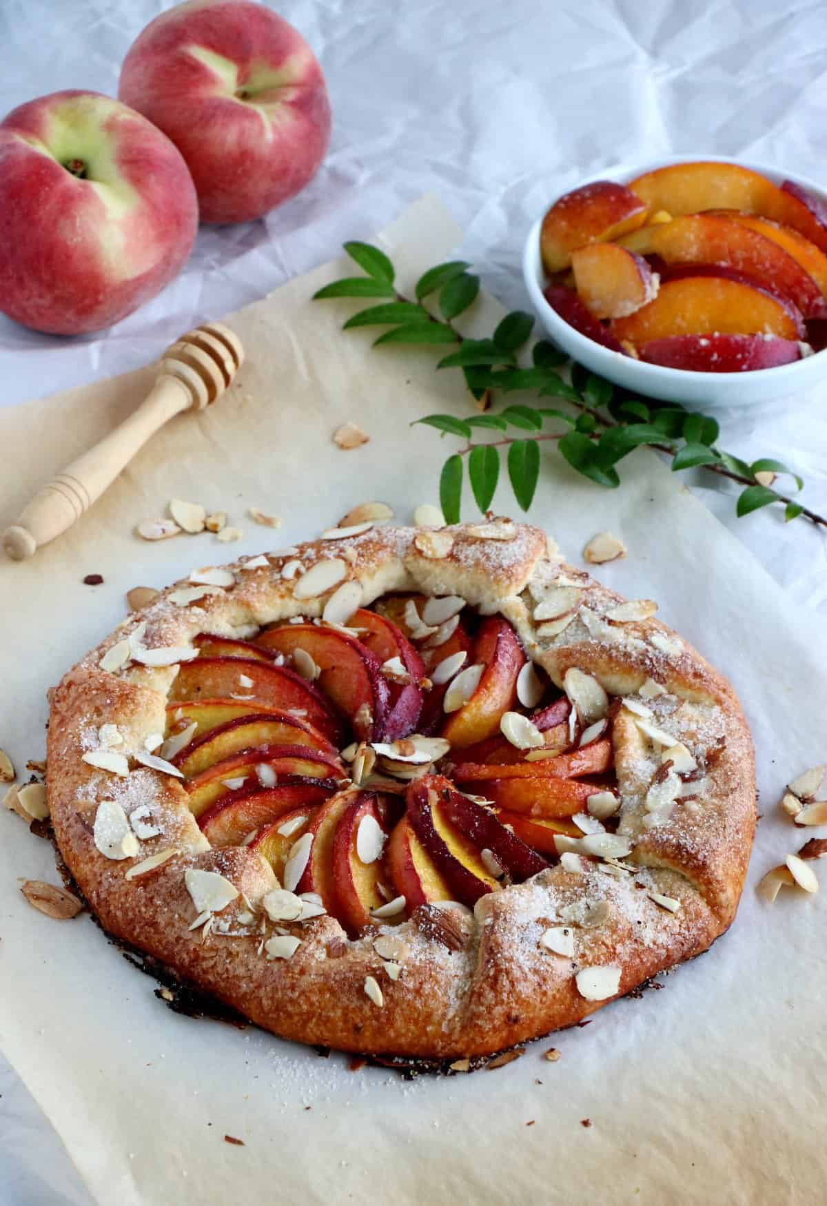 Tarte rustique aux pêches et au miel