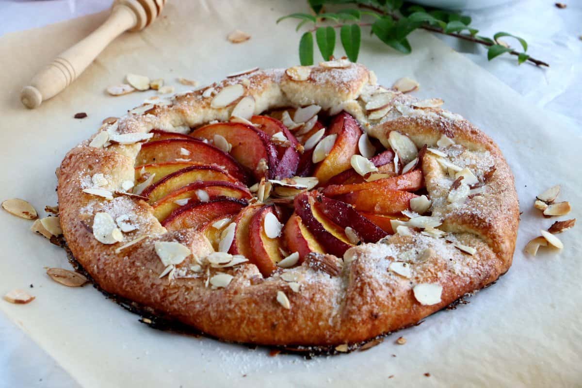 Tarte rustique aux pêches et au miel