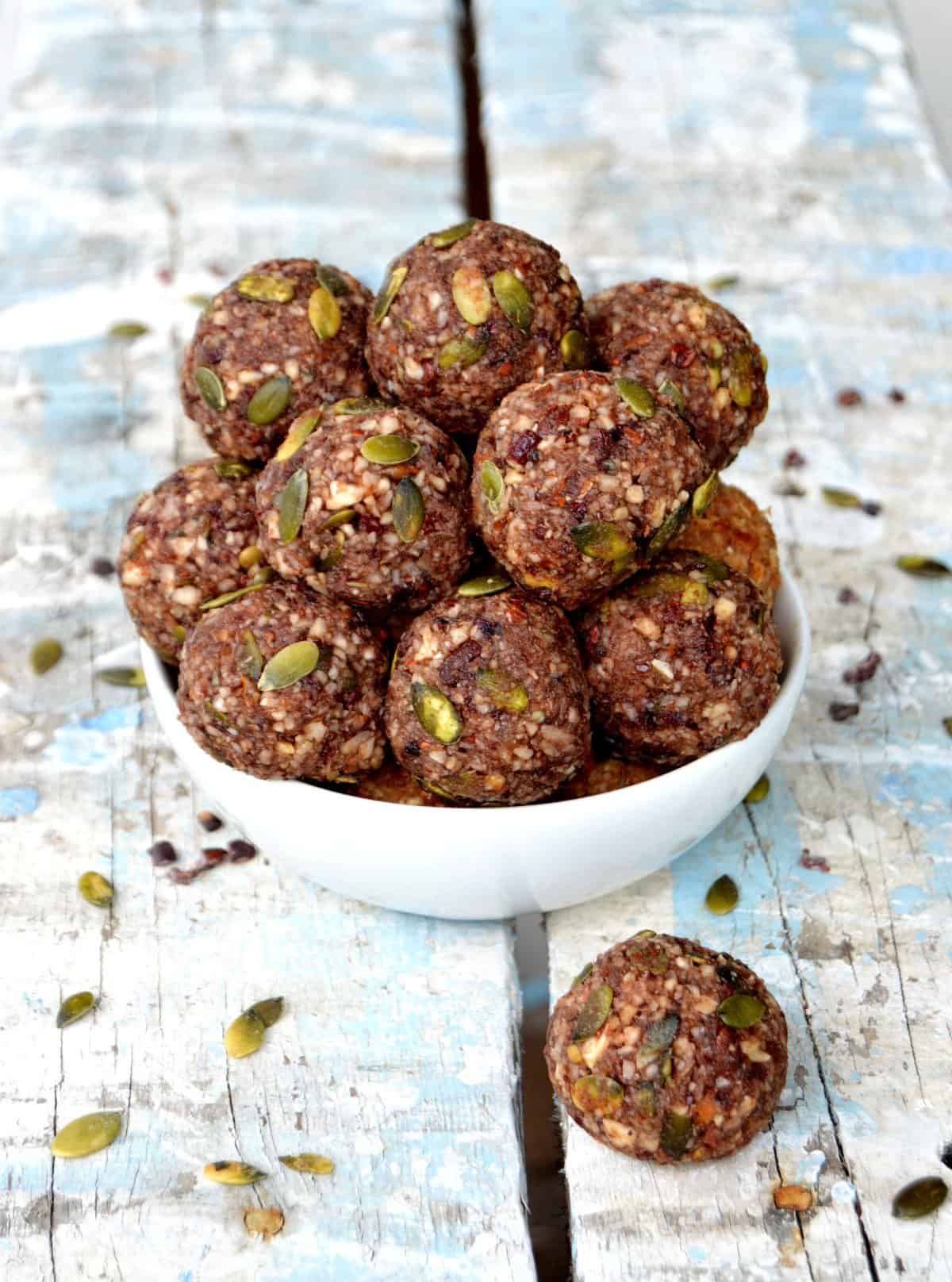 Almond Energy Balls with Dried Fruits