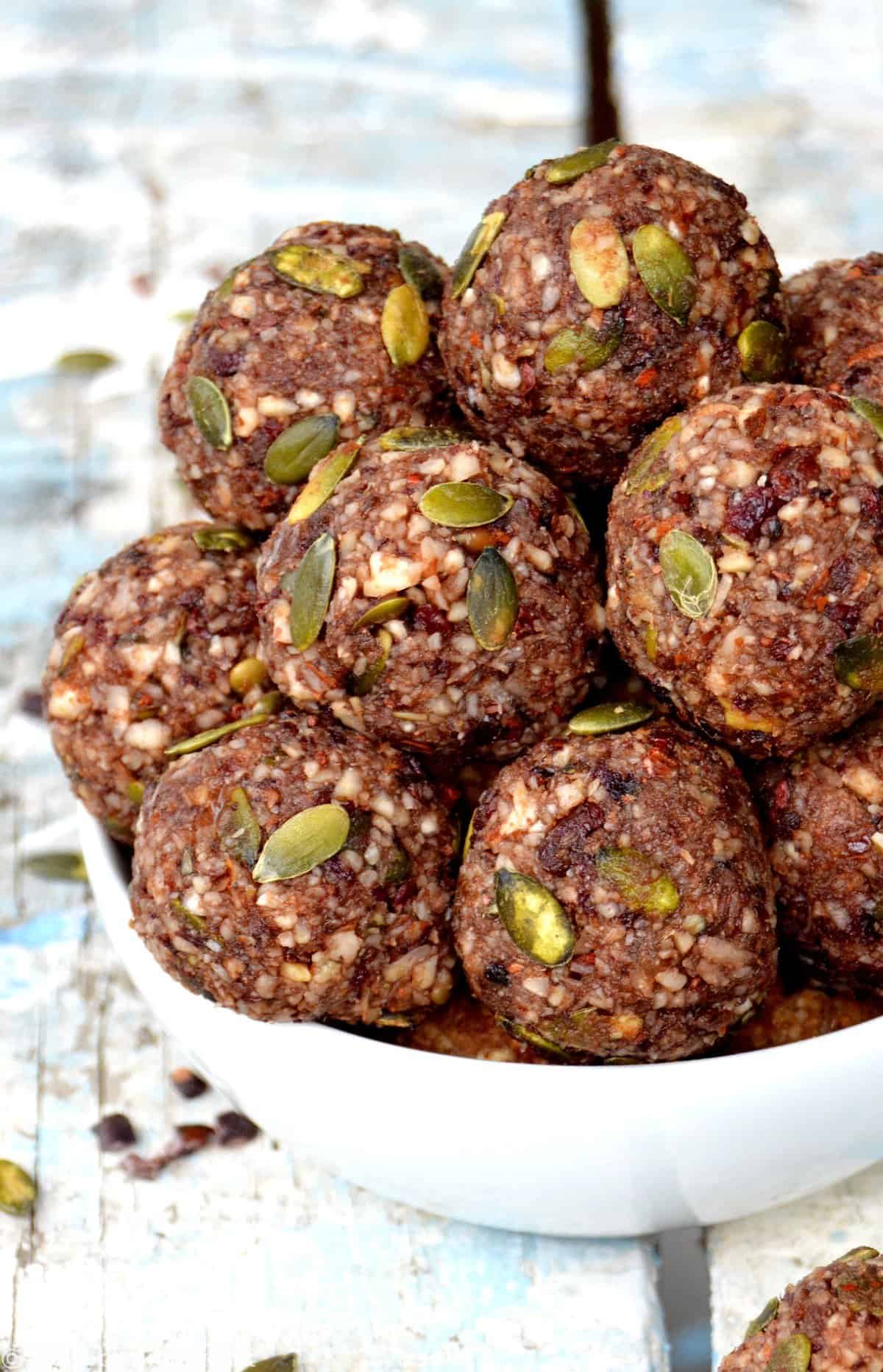 Almond Energy Balls with Dried Fruits