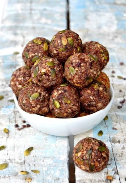 Almond Energy Balls with Dried Fruits