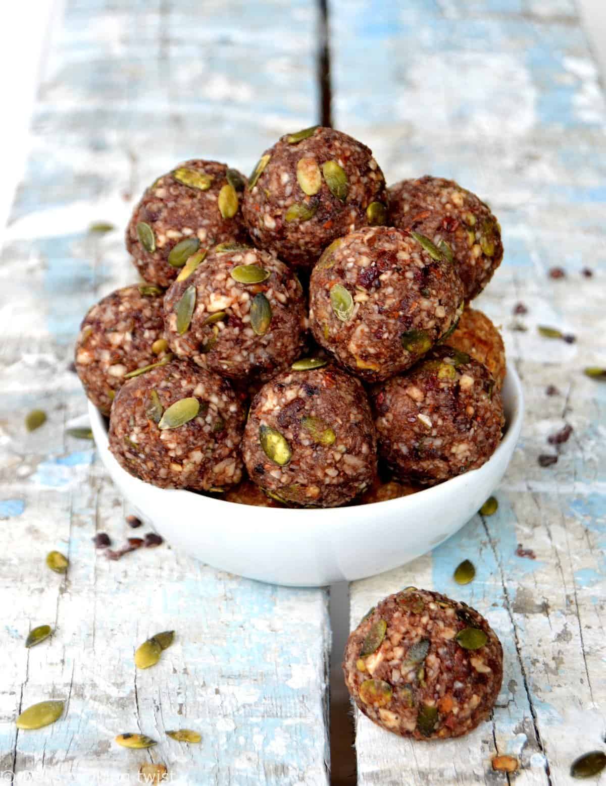 Almond Energy Balls with Dried Fruits