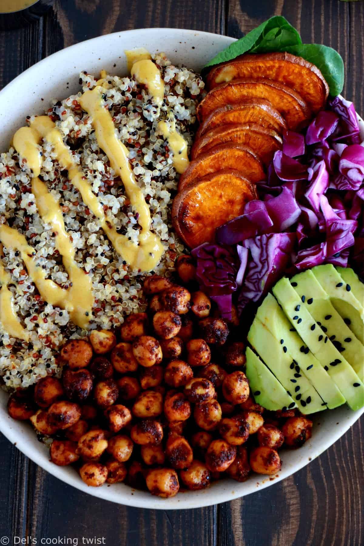 Buddha bowl aux patates douces et pois chiches épicés