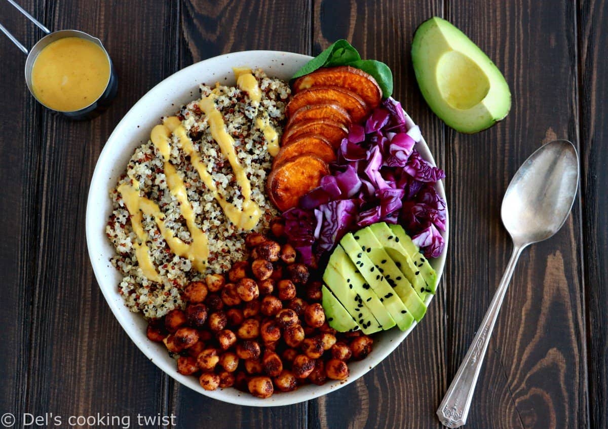 Buddha bowl aux patates douces et pois chiches épicés