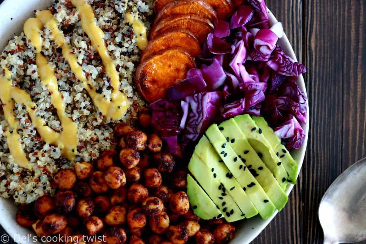 Buddha bowl aux patates douces et pois chiches épicés