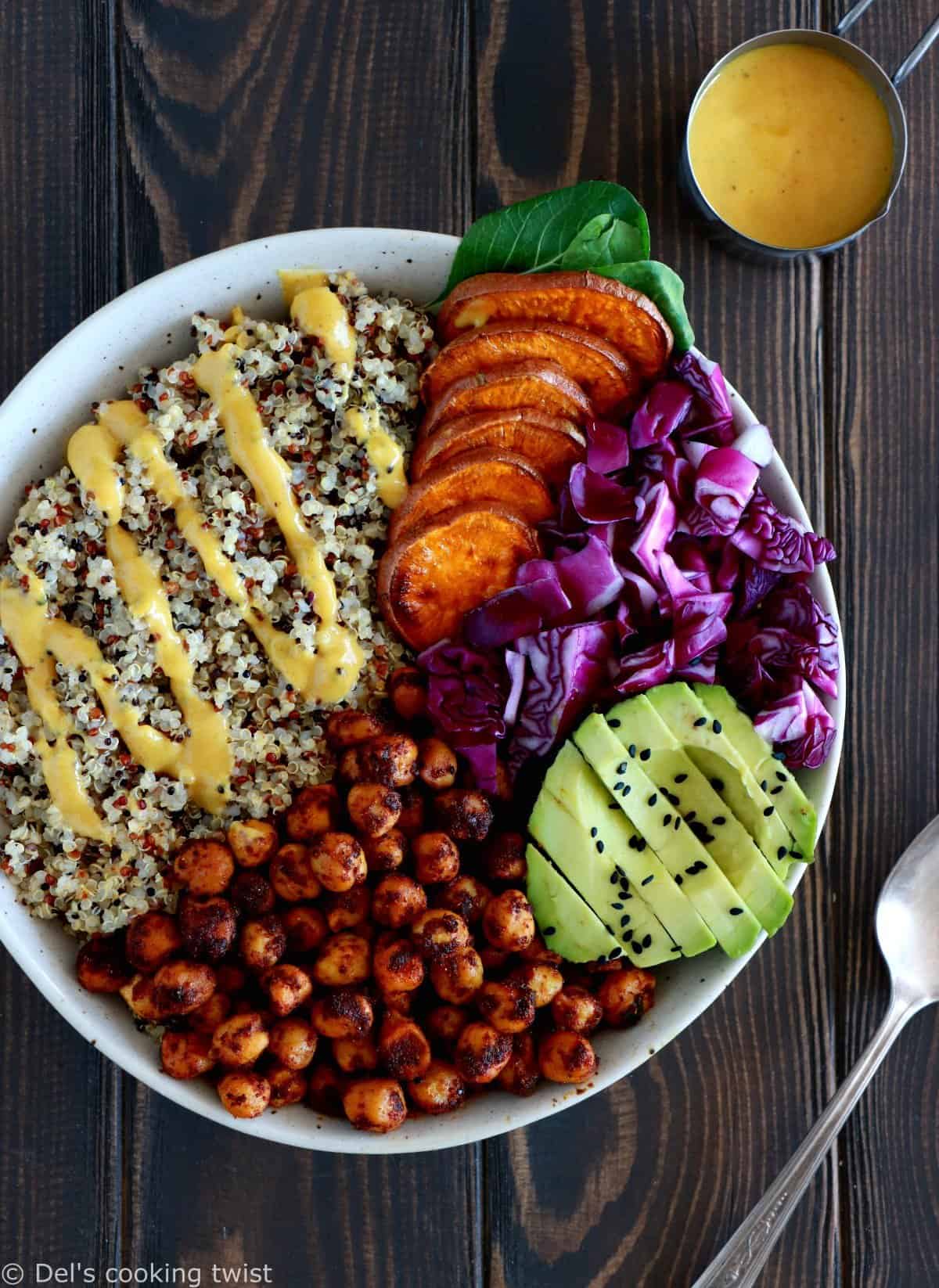 Buddha bowl aux patates douces et pois chiches épicés