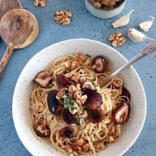 Garlic Mushrooms with Walnut Pesto Pasta