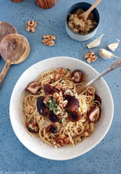 Garlic Mushrooms with Walnut Pesto Pasta