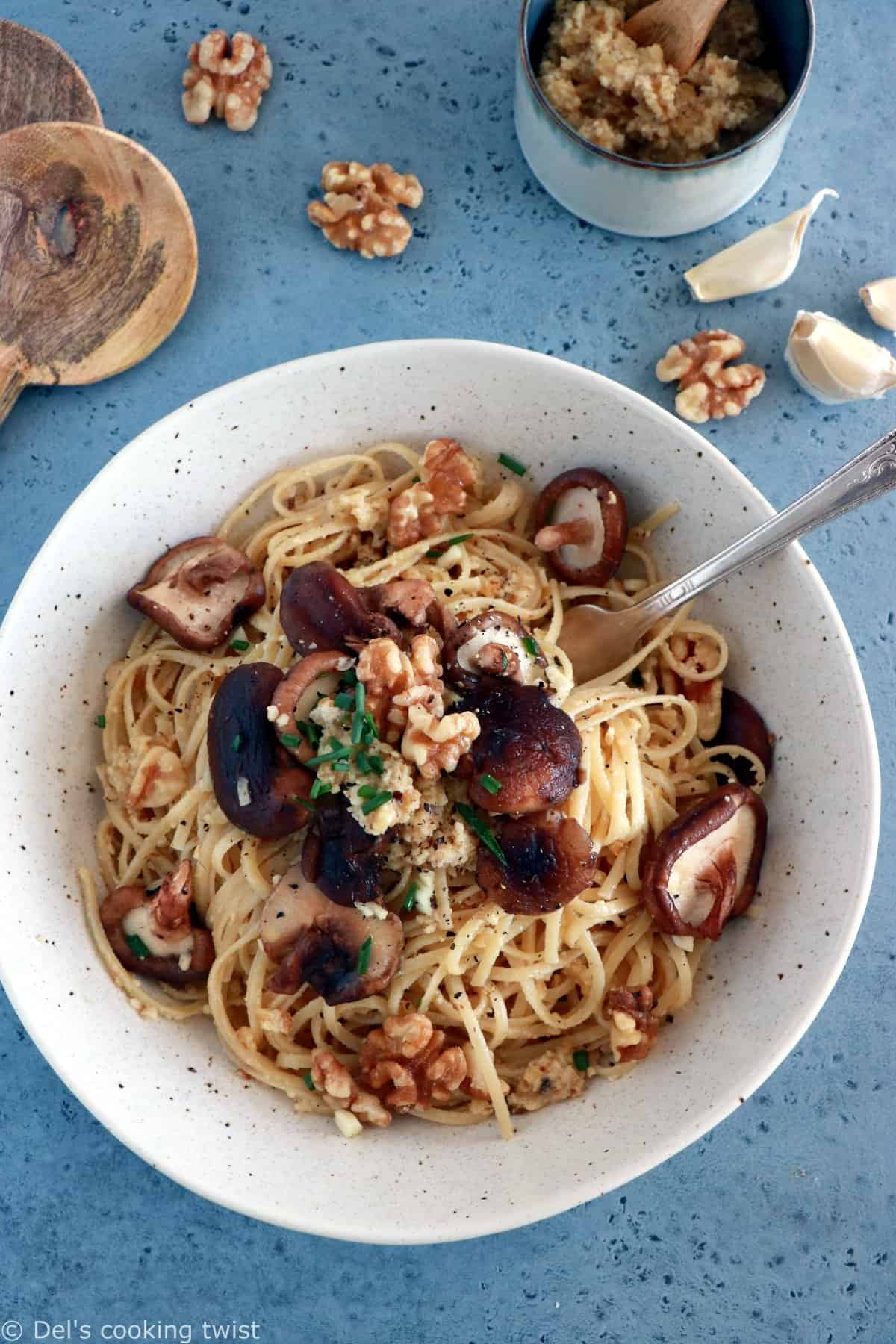 Garlic Mushrooms with Walnut Pesto Pasta