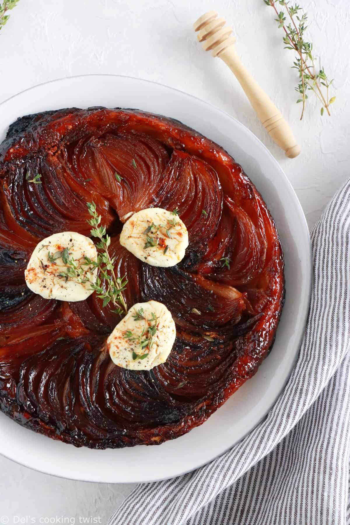 Tarte tatin au chèvre et oignons rouges