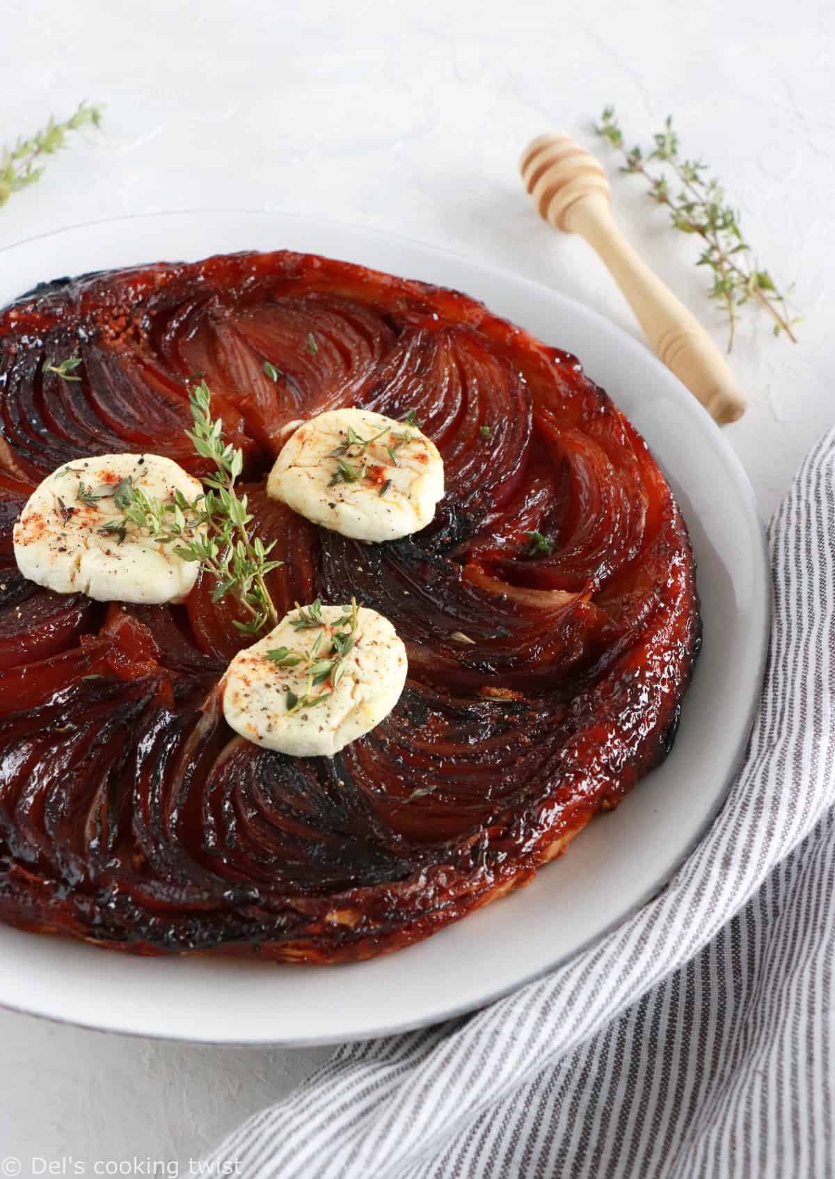 Tarte tatin au chèvre et oignons rouges