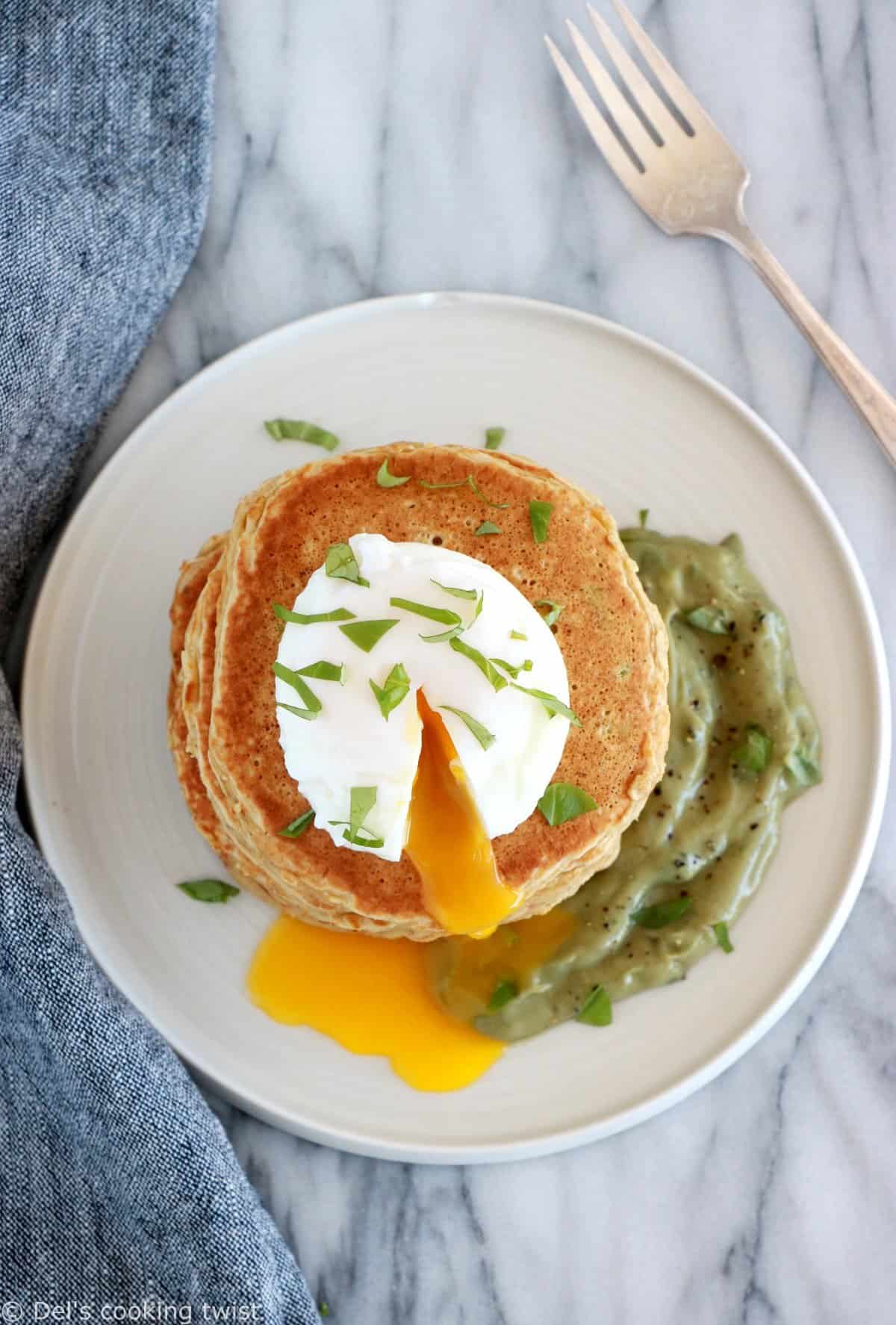 Pancakes salés à la farine de pois chiches, jeunes pousses d'épinards et  tomates séchées – Mes brouillons de cuisine