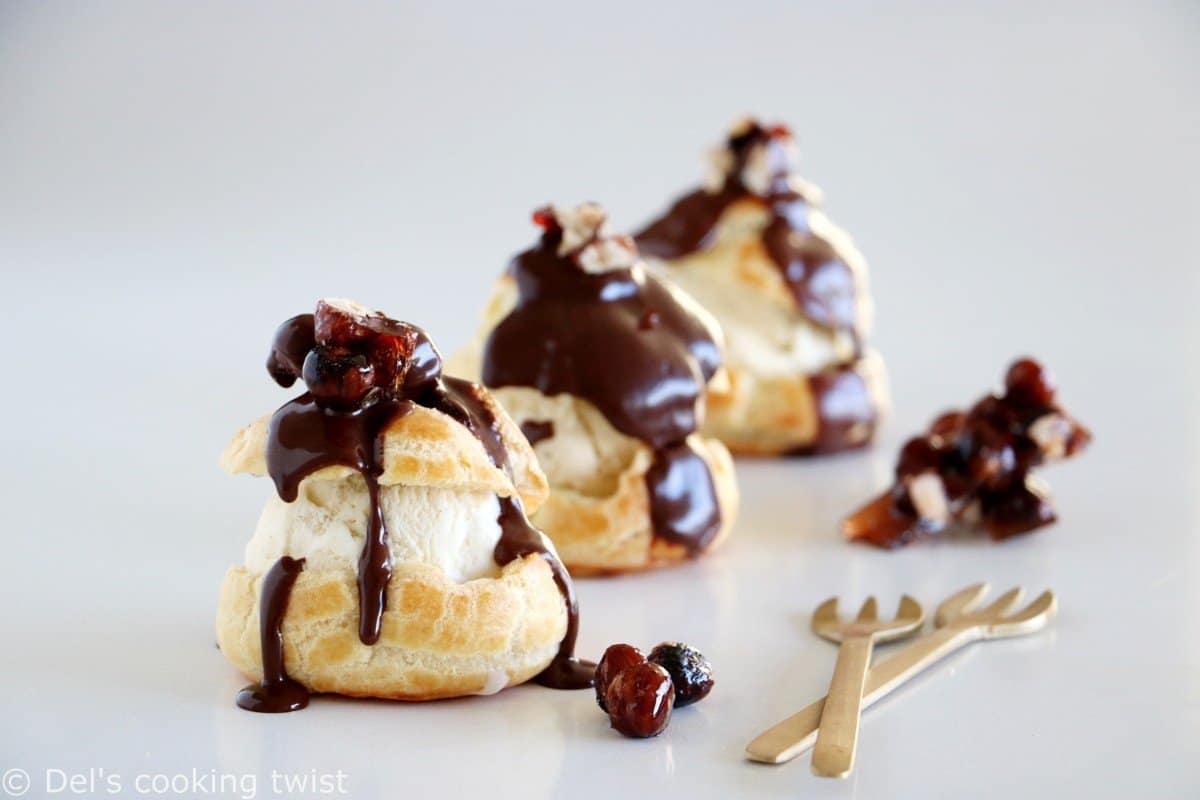 Profiteroles au chocolat et éclats de noisettes caramélisées