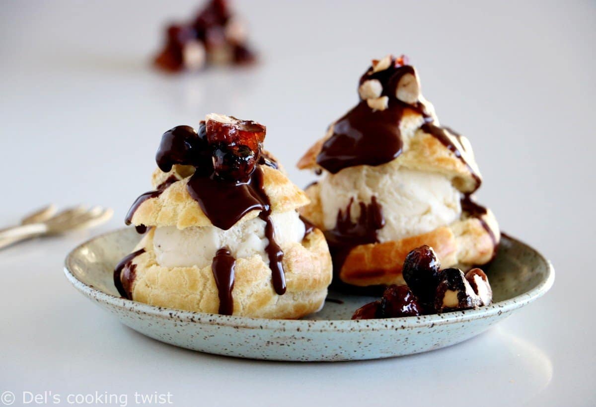 Profiteroles au chocolat et éclats de noisettes caramélisées