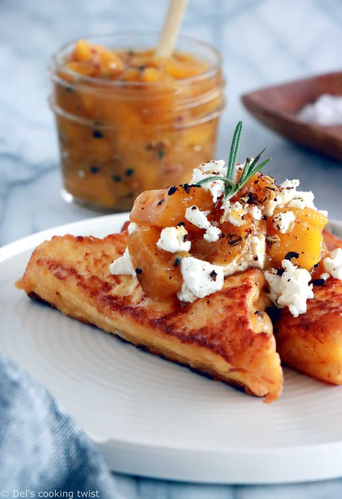 Pain perdu brioché, chèvre frais et chutney de mangue