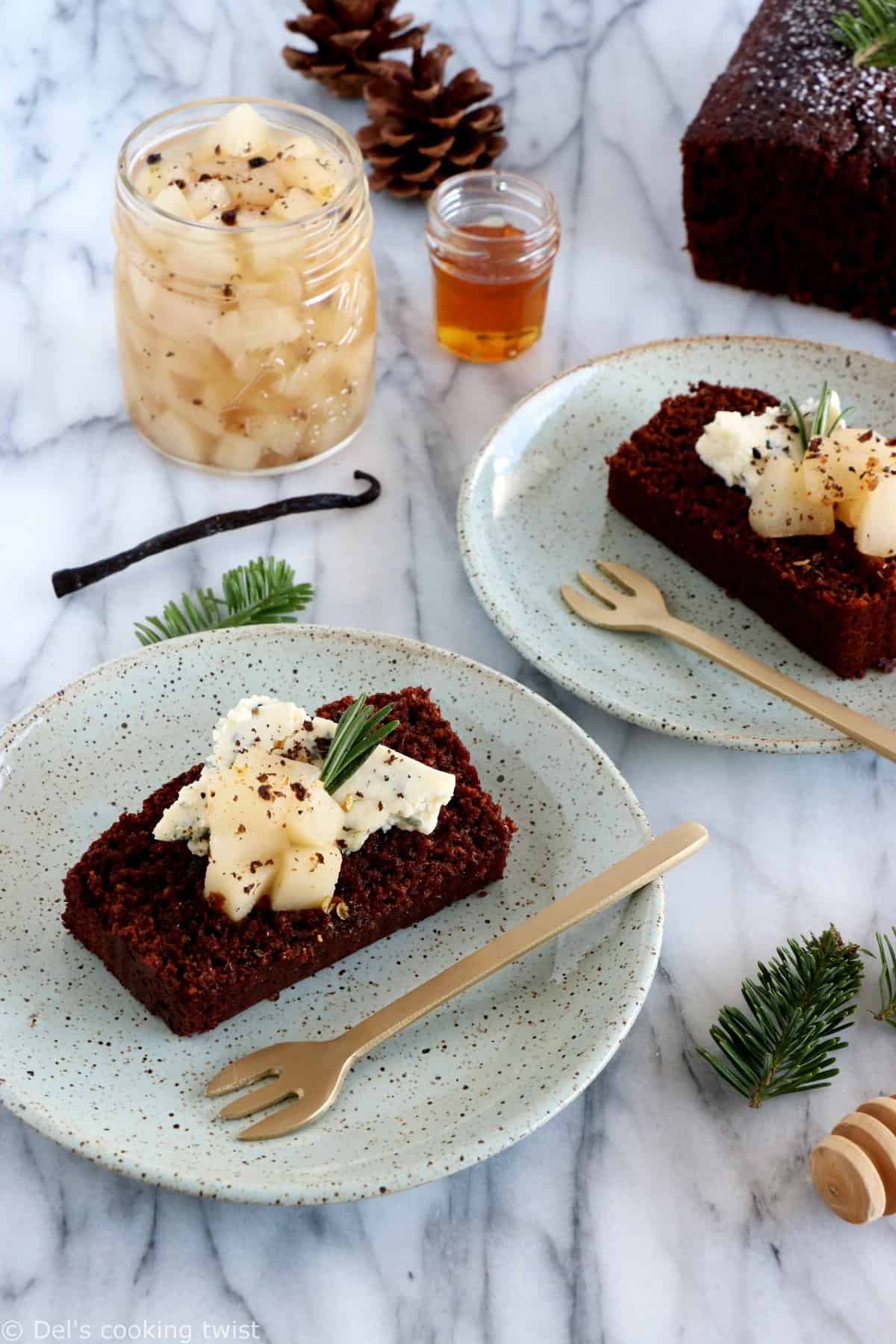 Toasts de pain d'épices, poires et gorgonzola