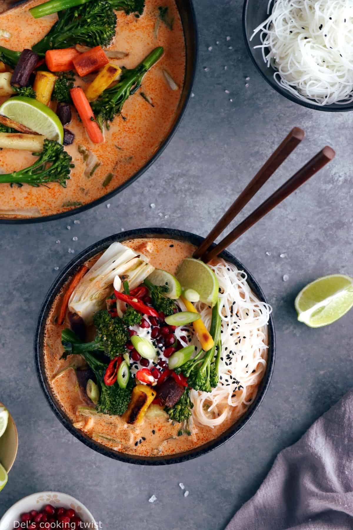 Soupe Thaï vegan au curry et nouilles de riz