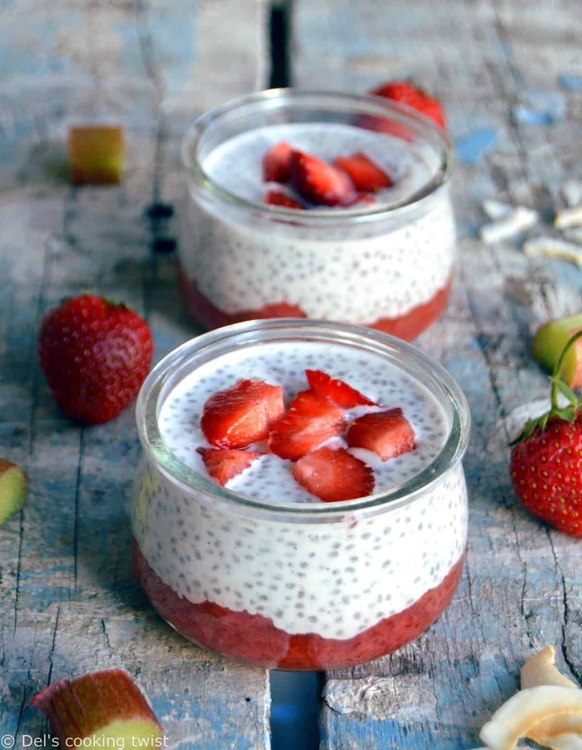 Chia pudding et sa compotée fraises-rhubarbe