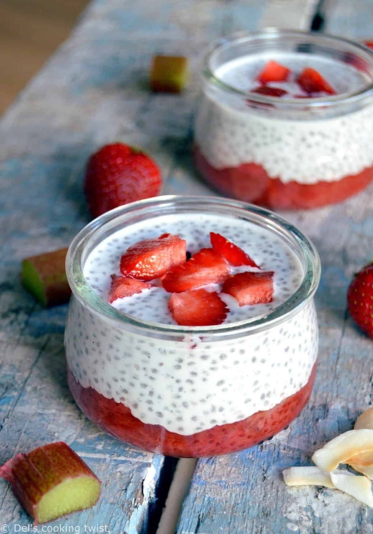 Chia pudding et sa compotée fraises-rhubarbe