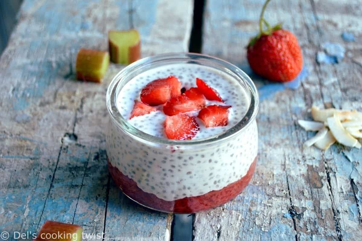 Chia pudding et sa compotée fraises-rhubarbe