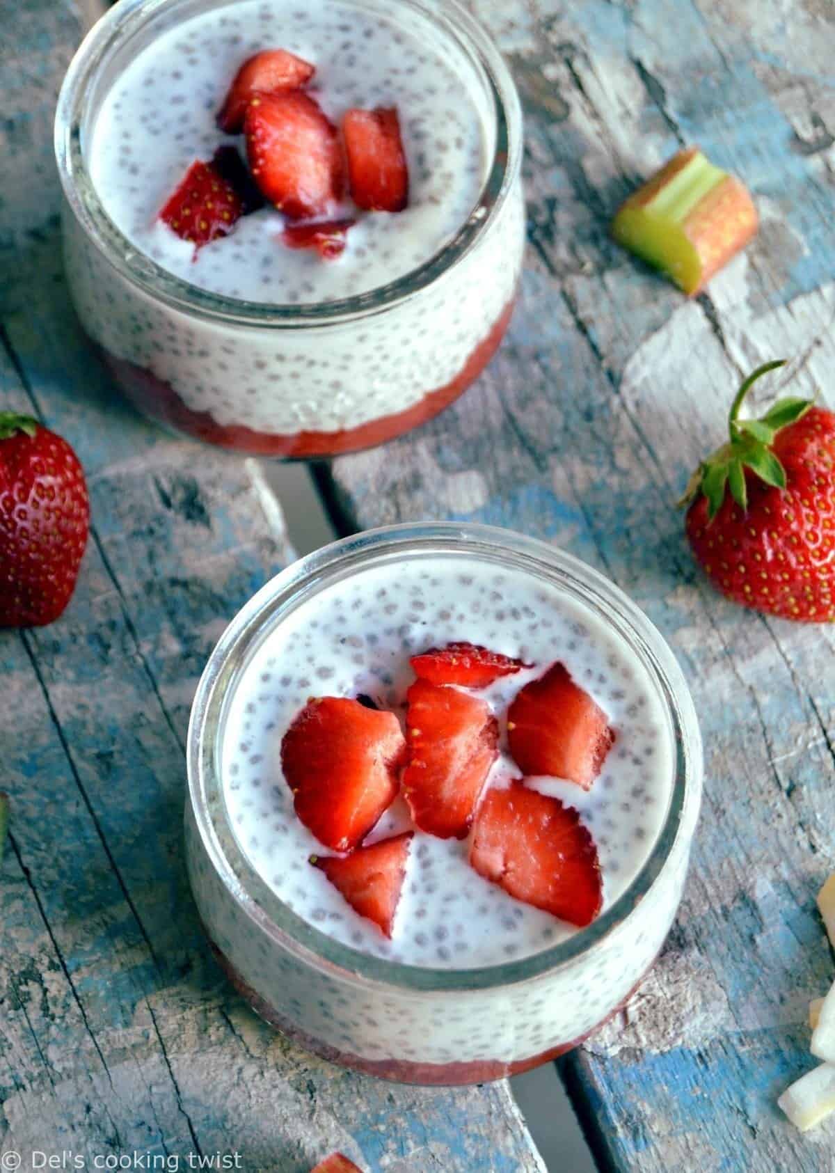 Chia pudding et sa compotée fraises-rhubarbe