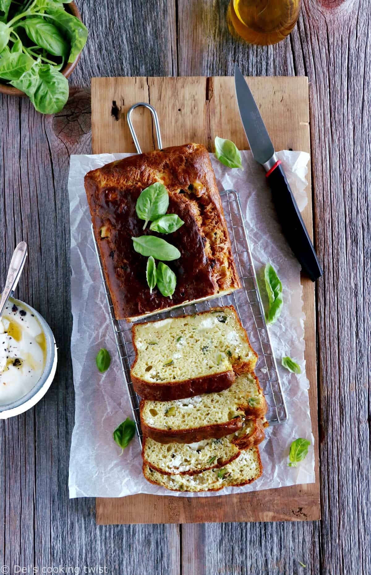 Cake aux courgettes, chèvre frais et basilic