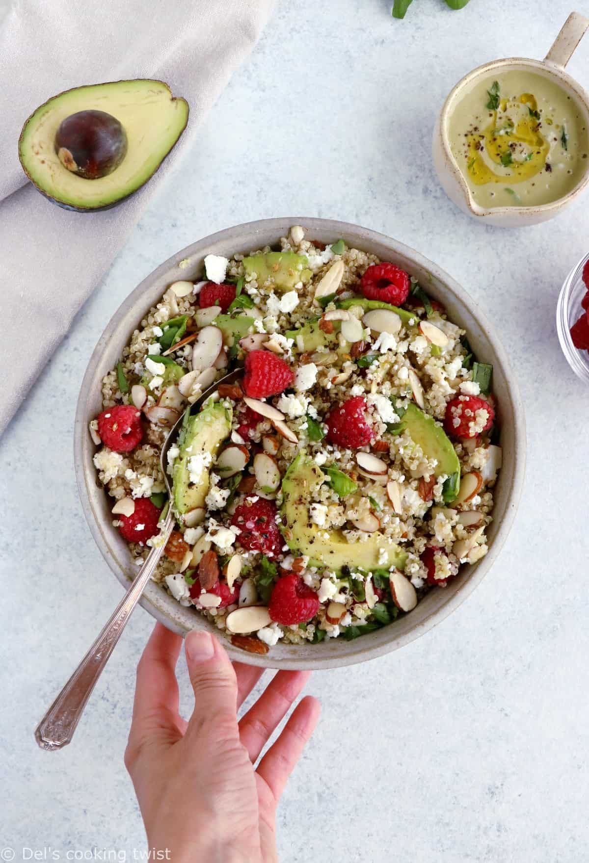 Salade de quinoa, avocat et framboises