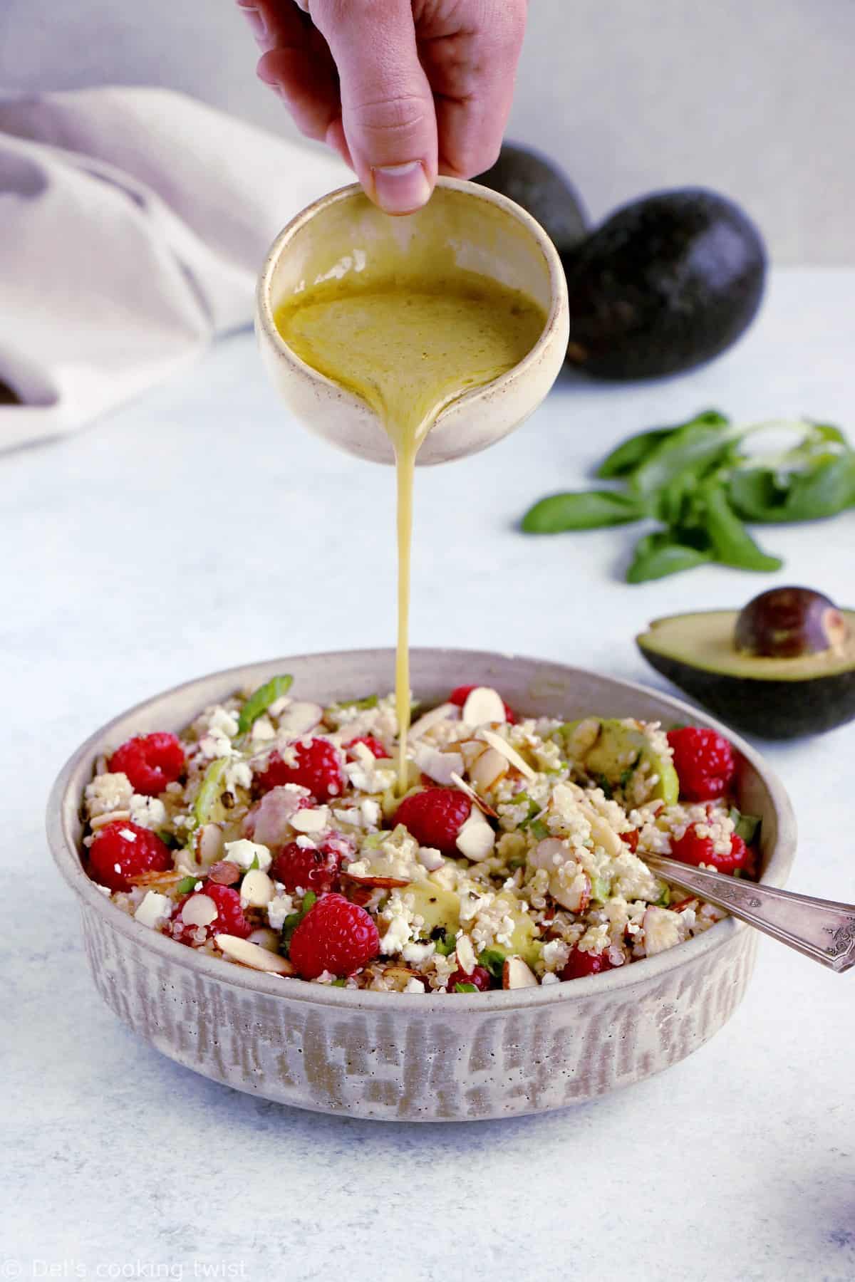 Salade de quinoa, avocat et framboises