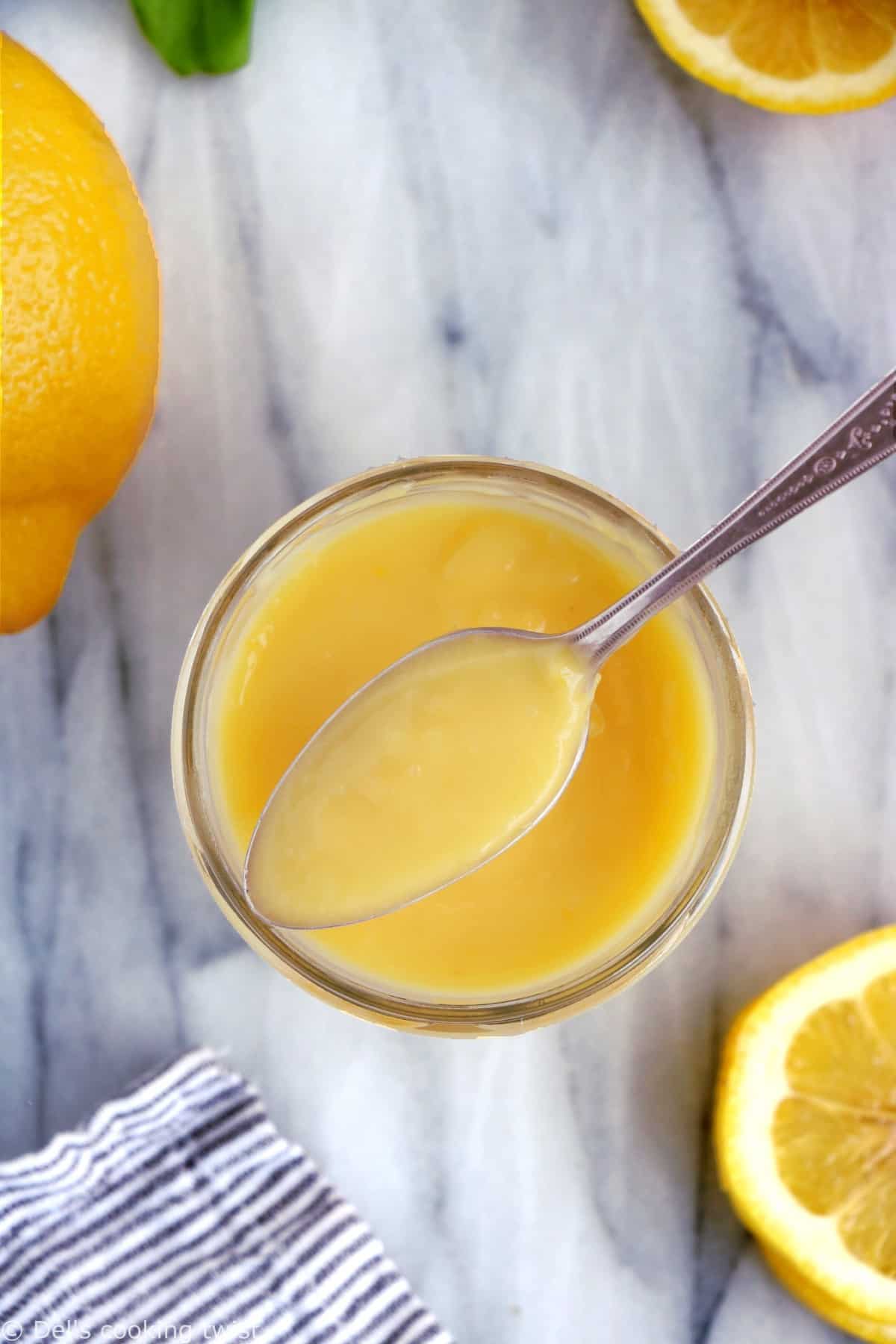 Homemade lemon curd recipe is incredibly easy to prepare. With only 5 ingredients, you get a perfectly sweet and tangy flavor with such a creamy texture. The perfect spread with scones, cakes and pancakes.