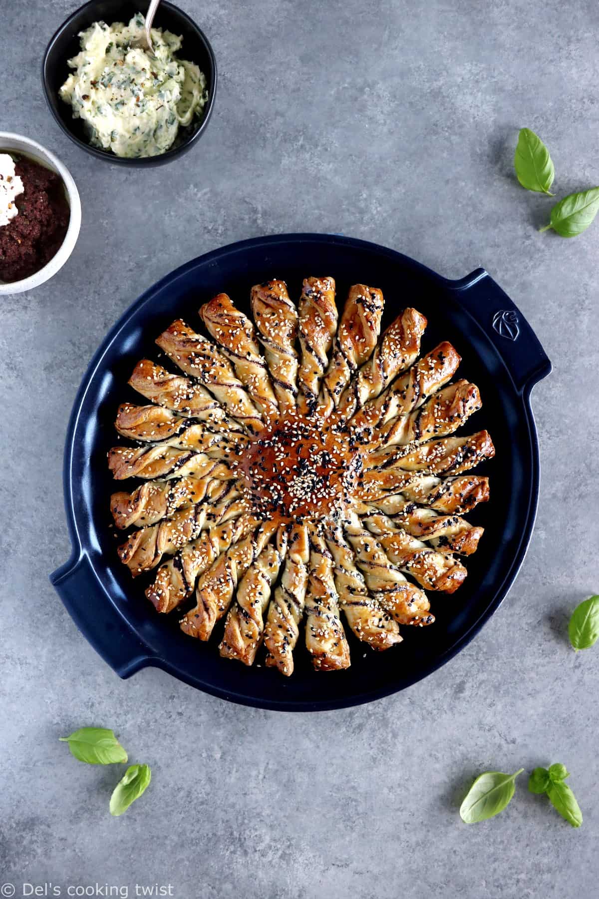 La tarte soleil salée à partager pour l'apéro fait toujours sensation auprès des invités. Une idée toute simple avec de la pâte feuilletée qui se décline ici en 5 recettes pour ne jamais être à court d'idées.