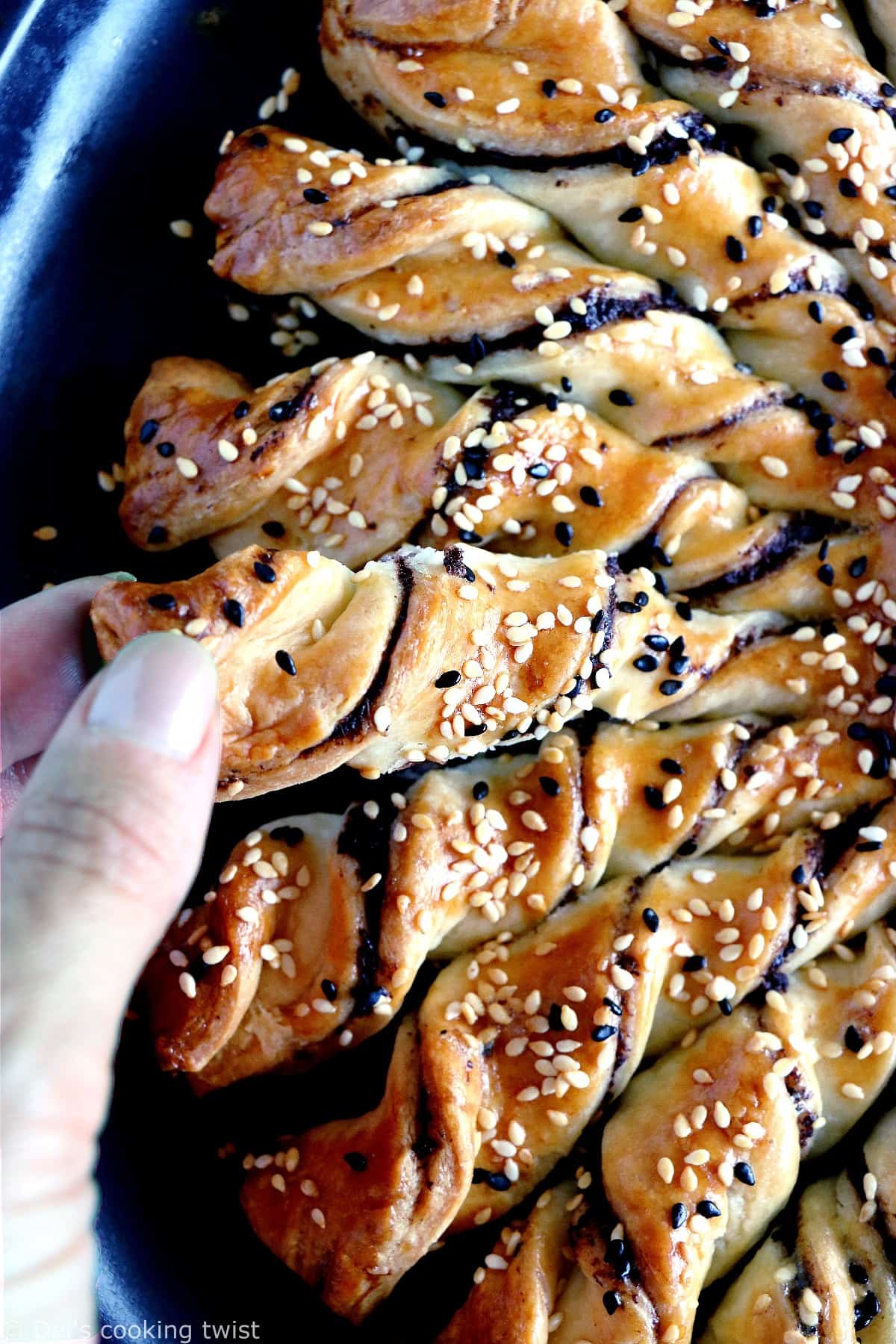Tarte Soleil Appetizer: 5 Ways!Tarte Soleil Appetizer is a French-inspired pull-apart puff pastry that always makes the greatest impression among your guests. It comes here in 5 easy ways and different fillings, so you never run out of options!