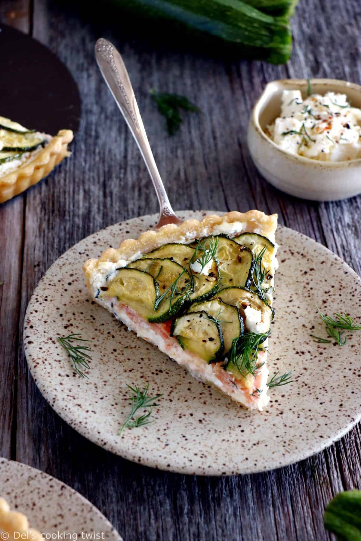 Une délicieuse tarte à la ricotta au saumon et aux courgettes aux saveurs fraîches et estivales. À savourer tiède ou froide, en entrée ou en plat principal.