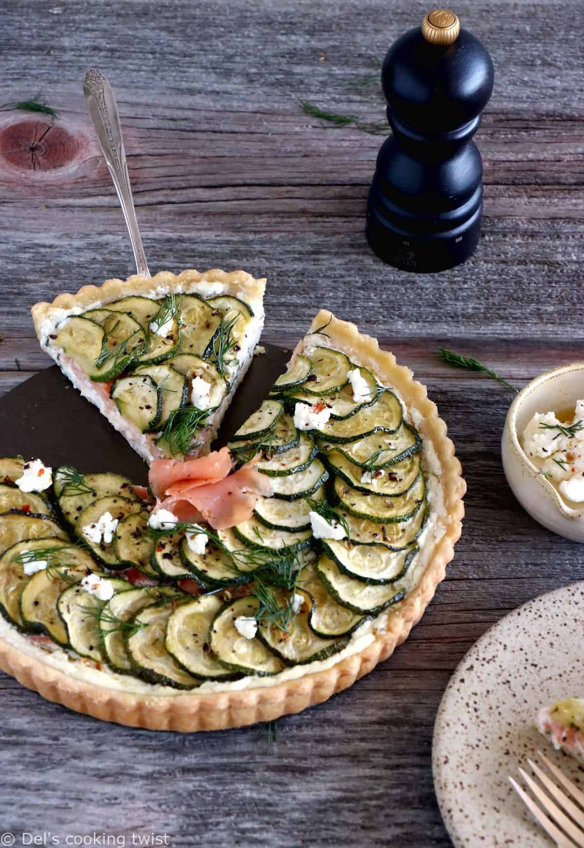 Une délicieuse tarte à la ricotta au saumon et aux courgettes aux saveurs fraîches et estivales. À savourer tiède ou froide, en entrée ou en plat principal.