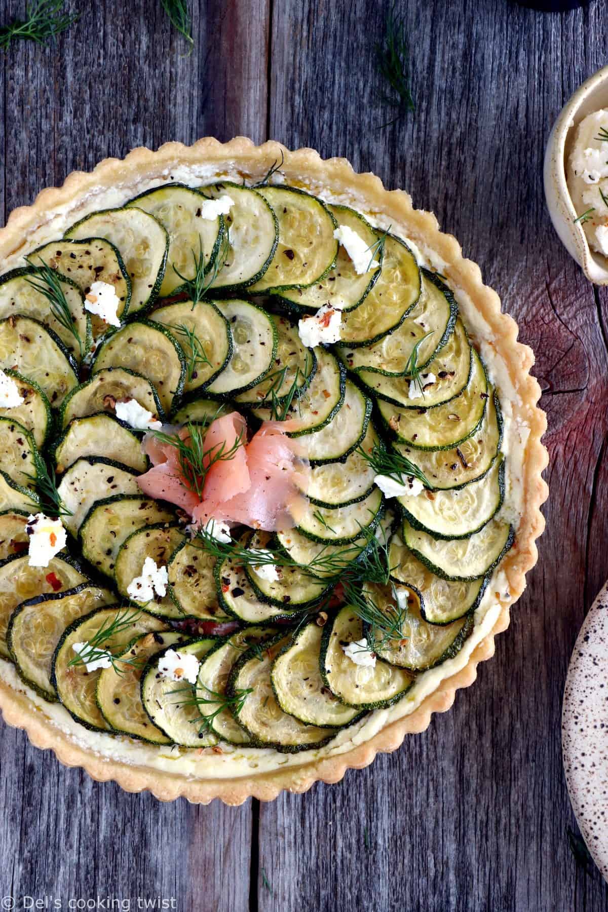 Une délicieuse tarte à la ricotta au saumon et aux courgettes aux saveurs fraîches et estivales. À savourer tiède ou froide, en entrée ou en plat principal.