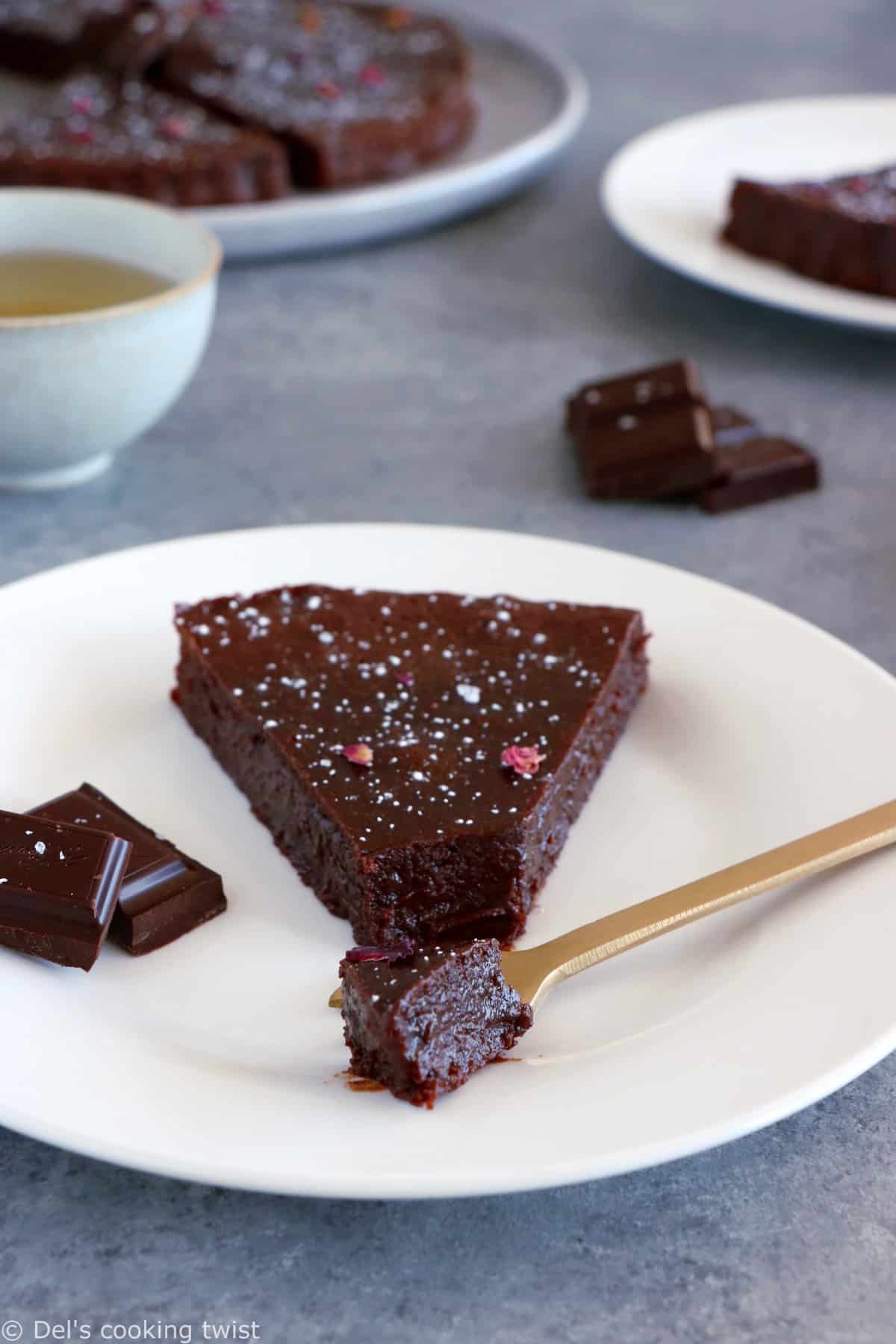 Gâteau au chocolat noir foncé