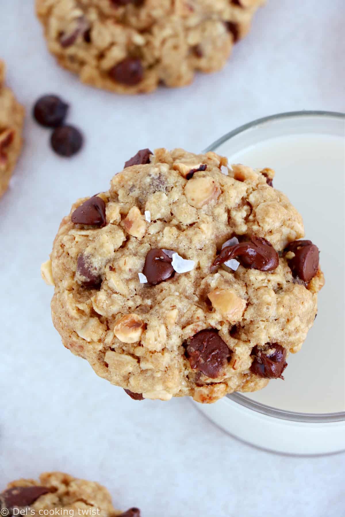 Simple chocolate chip oatmeal cookies with hazelnuts are perfect bakery-style cookies. They are easy to make, with old fashioned oats, chocolate chips and chopped hazelnuts.