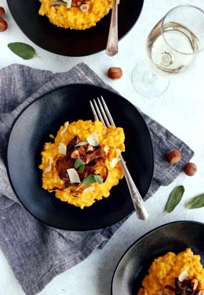 Butternut squash risotto is easy to prepare and packed with warm, hearty and cozy fall flavors. Serve it as is with sage for an everyday meal or top it with sautéed chanterelles mushrooms, toasted hazelnuts, and you get a fancy dish for Thanksgiving or any special occasion.