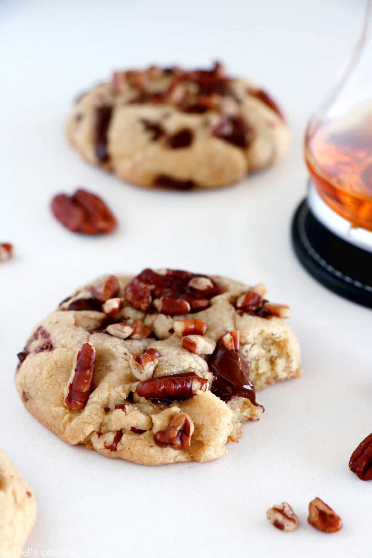 These Pecan Bourbon chocolate chunk cookies are a very festive little treat. Prepared with pecans, dark chocolate chunks and a splash of Bourbon, they are just perfect for Thanksgiving or the holiday season.