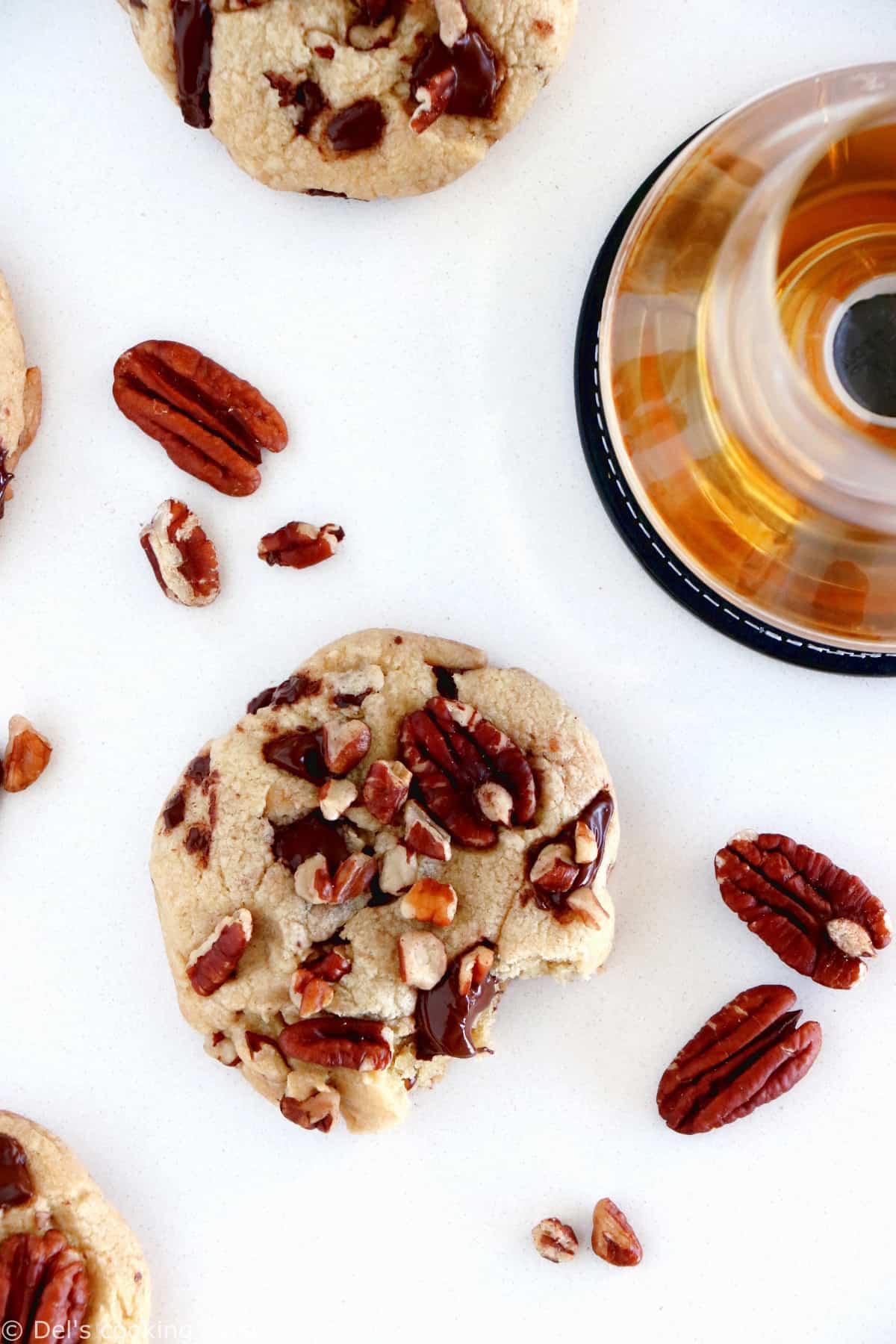 These Pecan Bourbon chocolate chunk cookies are a very festive little treat. Prepared with pecans, dark chocolate chunks and a splash of Bourbon, they are just perfect for Thanksgiving or the holiday season.