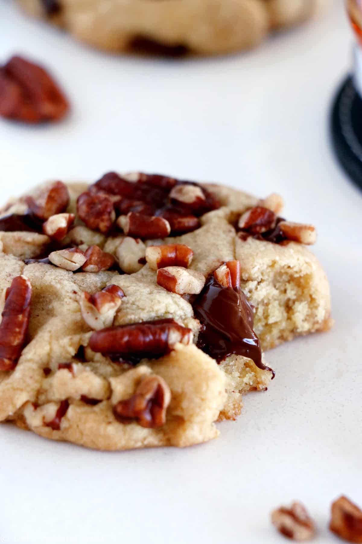 These Pecan Bourbon chocolate chunk cookies are a very festive little treat. Prepared with pecans, dark chocolate chunks and a splash of Bourbon, they are just perfect for Thanksgiving or the holiday season.