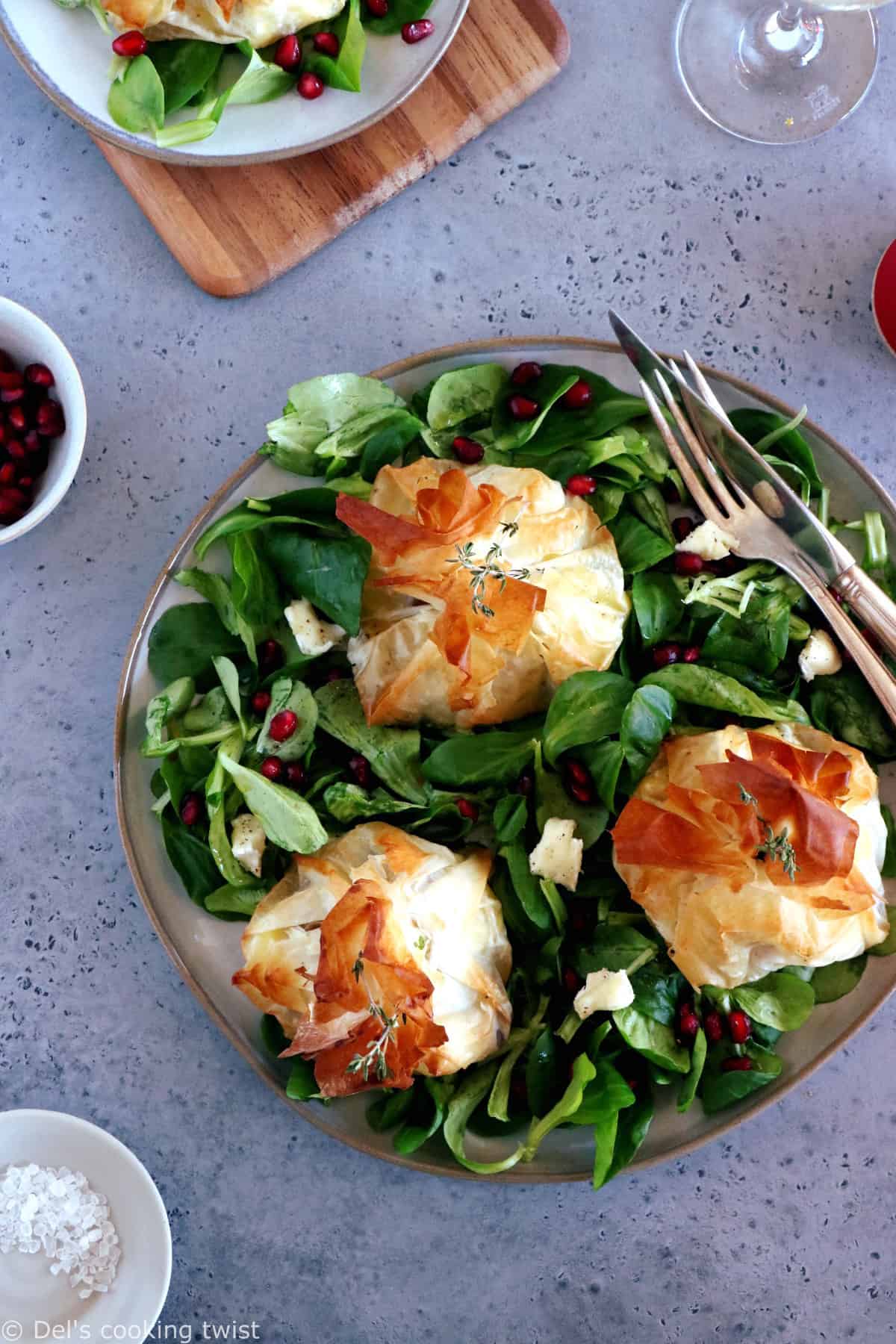 Pour une entrée de fêtes tout en élégance, optez pour ces aumônières en feuilles de brick au Brie, pommes chaudes et dattes.