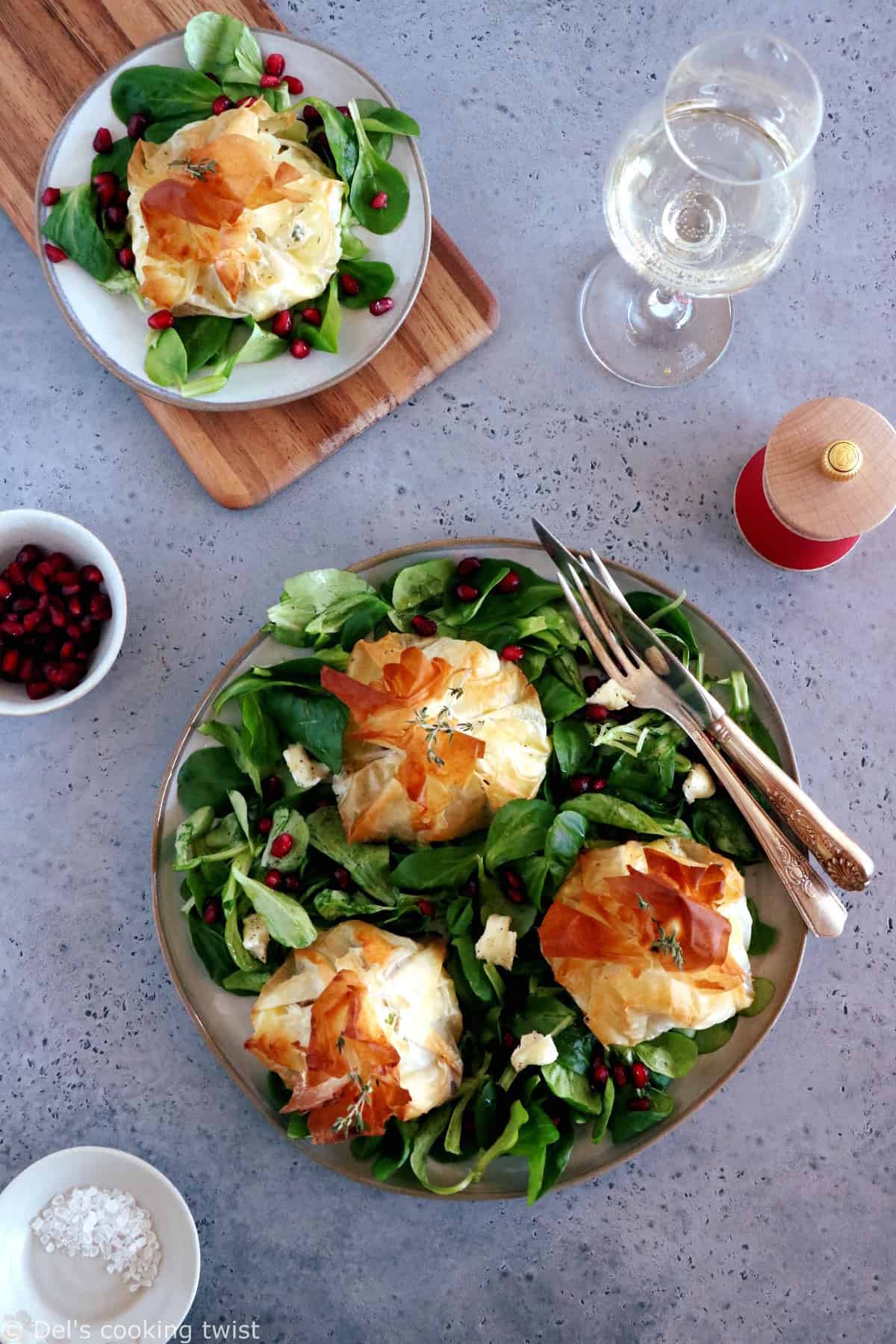 Pour une entrée de fêtes tout en élégance, optez pour ces aumônières en feuilles de brick au Brie, pommes chaudes et dattes.