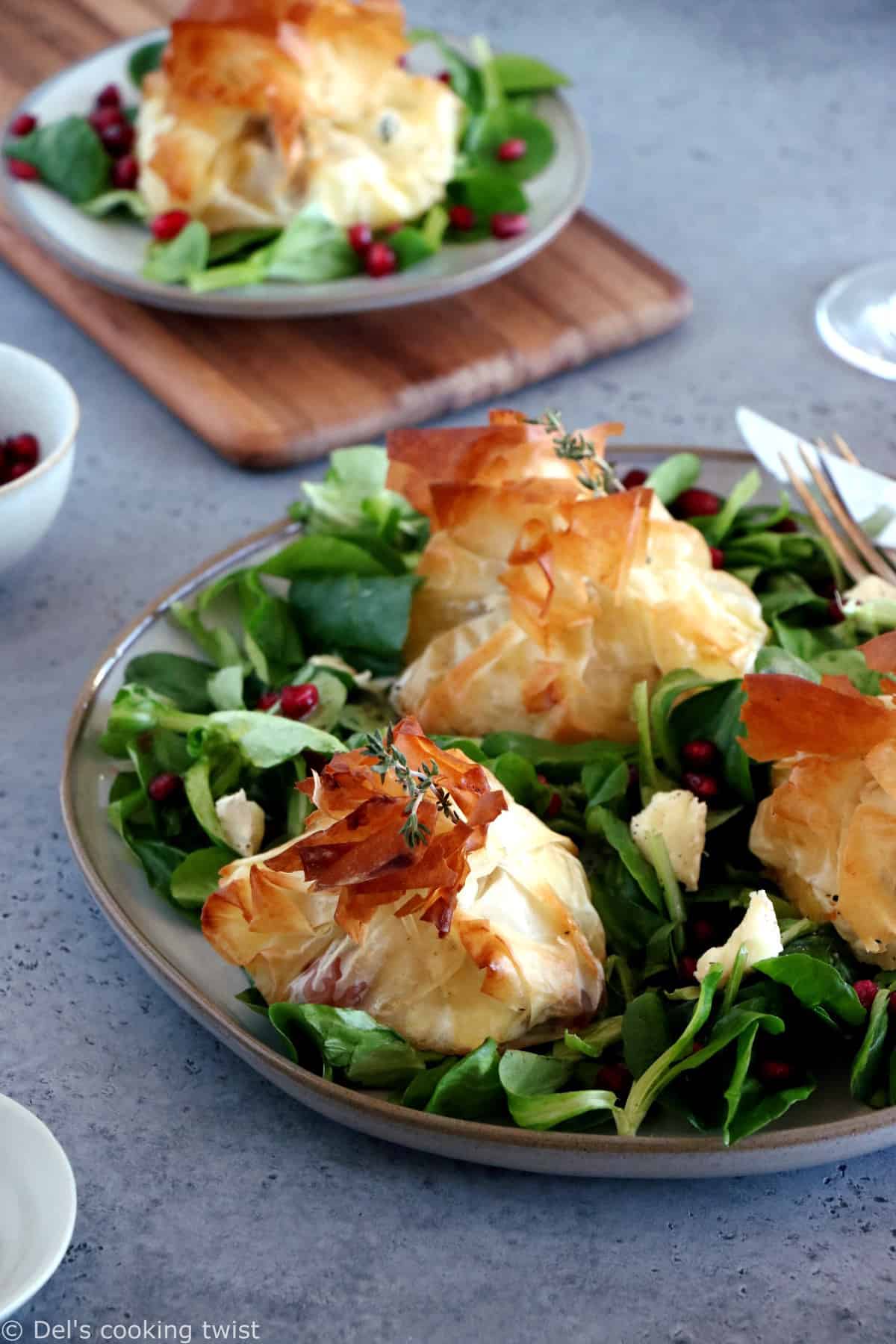 Pour une entrée de fêtes tout en élégance, optez pour ces aumônières en feuilles de brick au Brie, pommes chaudes et dattes.